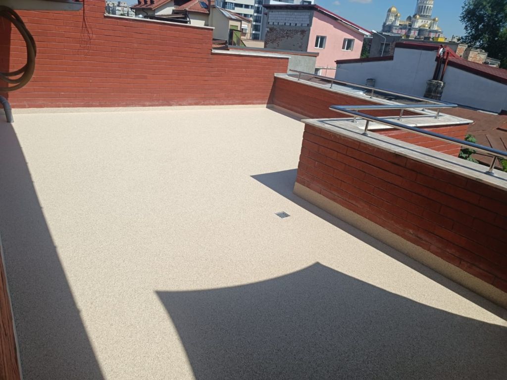 Proiect zona Mariott – hidroizolație terasă circulabilă cu covor de piatră naturală, fotografia 4