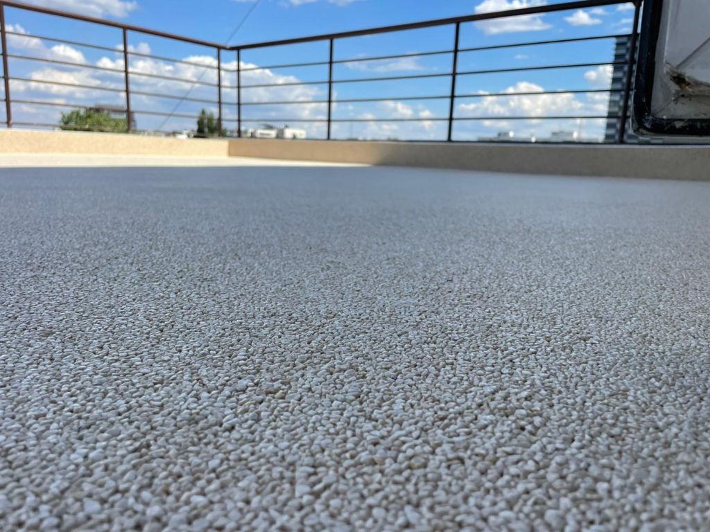 Proiecte Terase Circulabile – hidroizolație terasă circulabilă cu covor de piatră naturală, fotografia 3