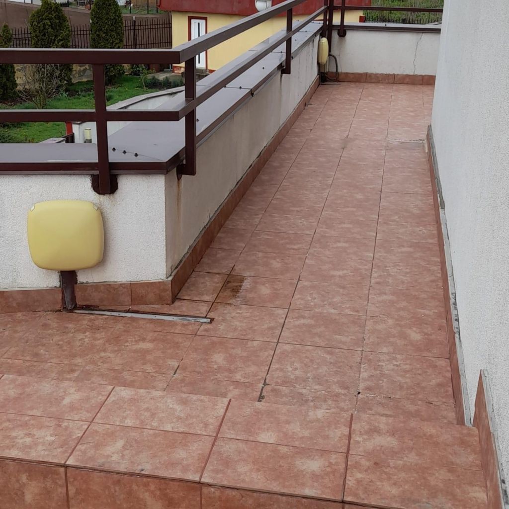 Proiect Stefanesti – hidroizolație terasă circulabilă cu covor de piatră naturală, fotografia 9