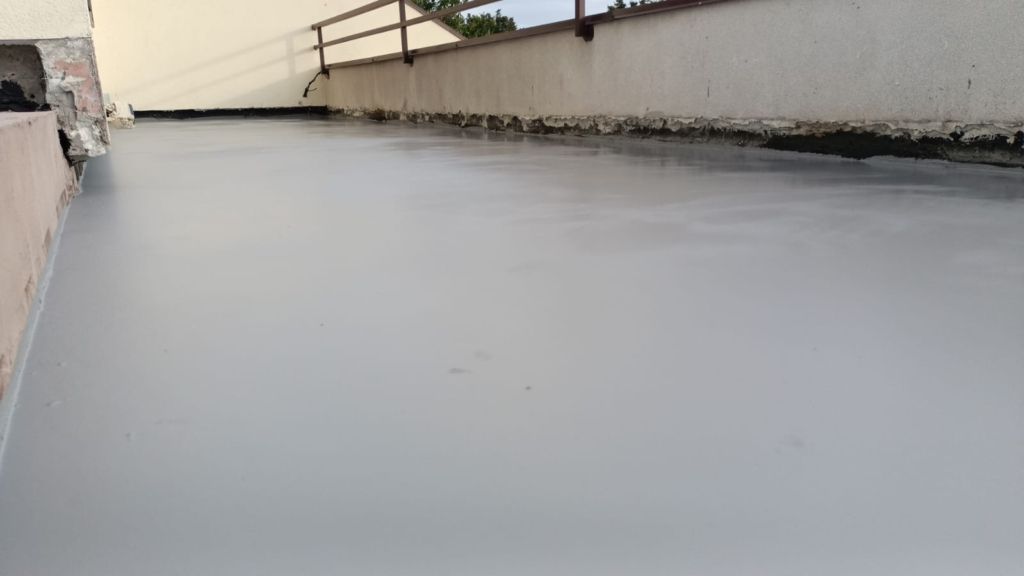 Proiect Stefanesti – hidroizolație terasă circulabilă cu covor de piatră naturală, fotografia 11