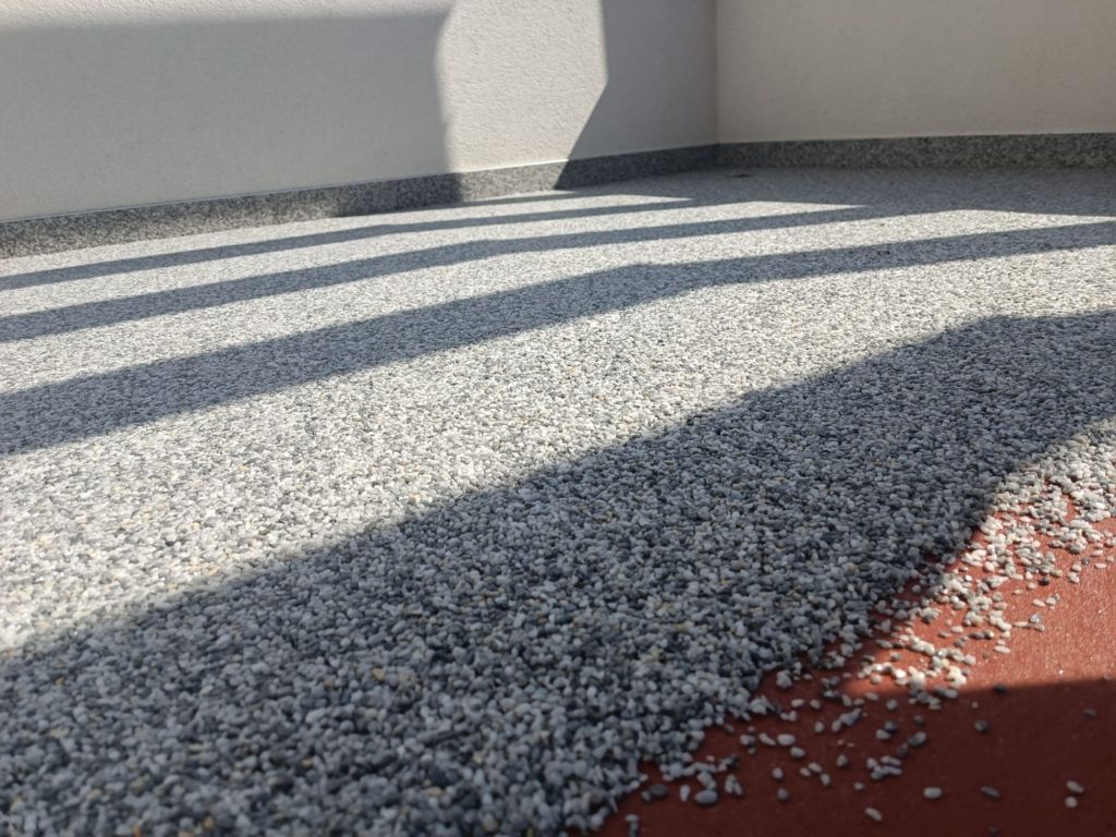 Proiect Sector 4 – hidroizolație terasă circulabilă cu covor de piatră naturală, fotografia 15