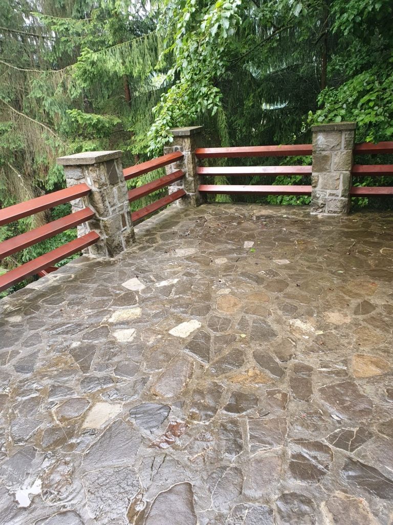 Proiect Sinaia – hidroizolație terasă circulabilă cu covor de piatră naturală, fotografia 7
