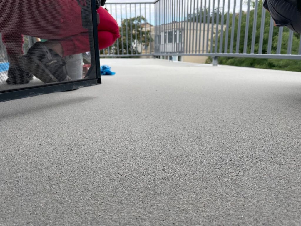 Proiect Delea Veche – hidroizolație terasă circulabilă cu covor de piatră naturală, fotografia 3