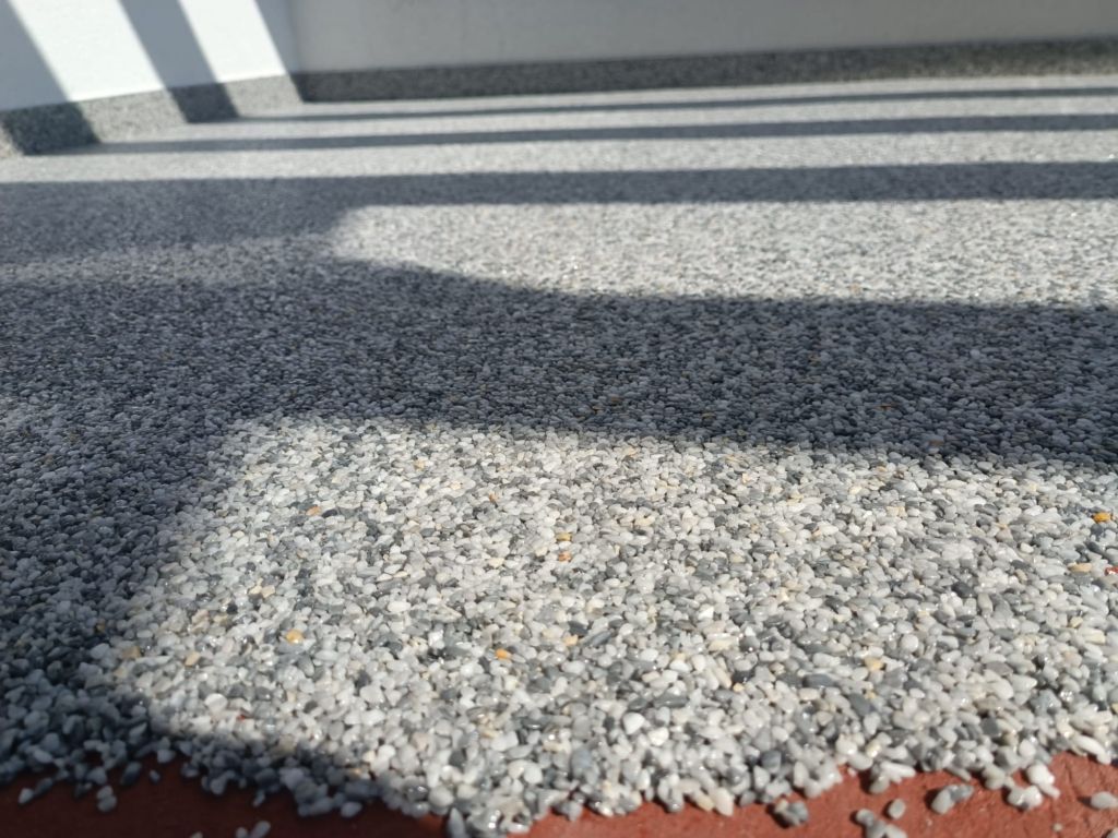 Proiect Sector 4 – hidroizolație terasă circulabilă cu covor de piatră naturală, fotografia 16