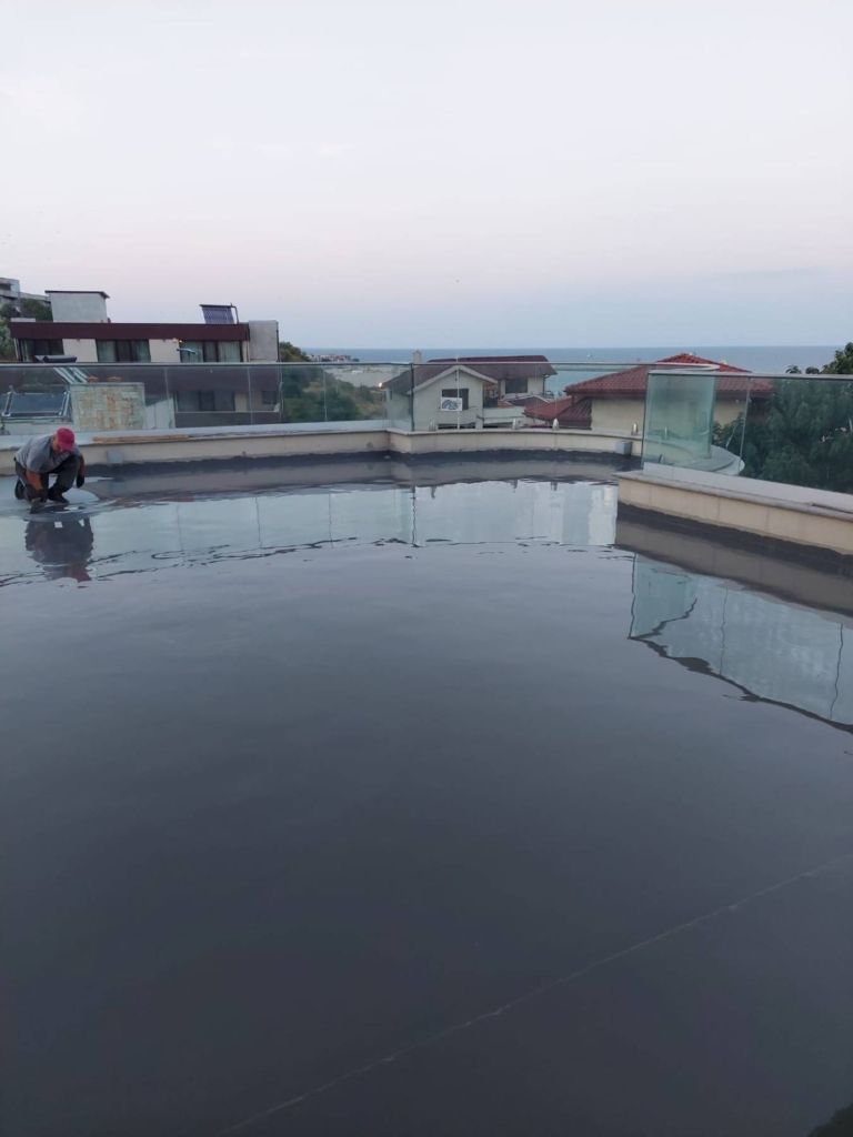 Proiect Vila Mamaia – hidroizolație terasă circulabilă cu covor de piatră naturală, fotografia 9