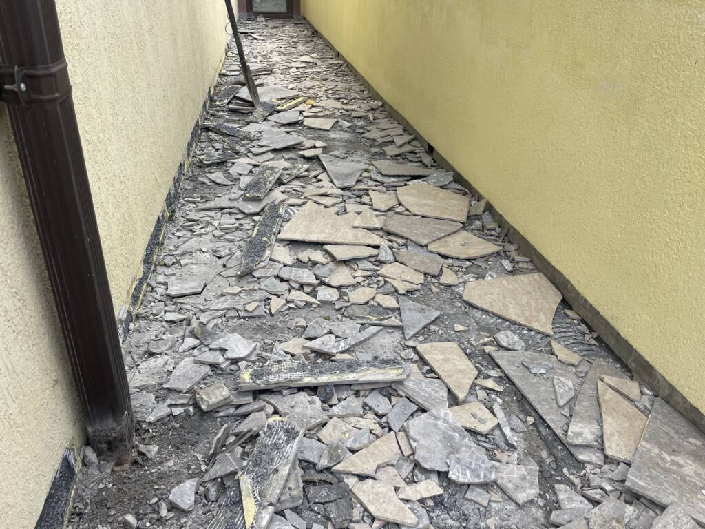 Proiect Postasu Pantelimon – hidroizolație terasă circulabilă cu covor de piatră naturală, fotografia 7