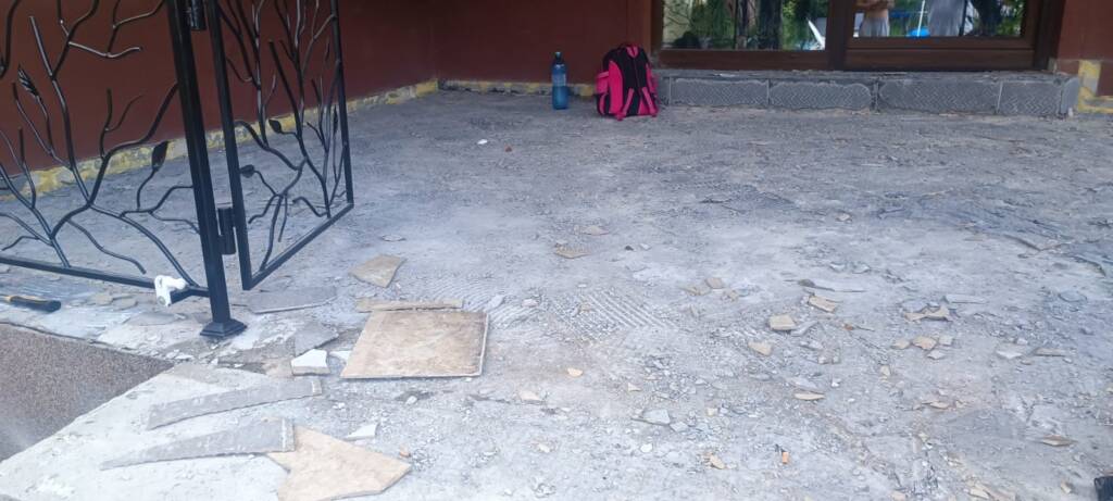 Proiect Postasu - Terasa Parter – hidroizolație terasă circulabilă cu covor de piatră naturală, fotografia 5