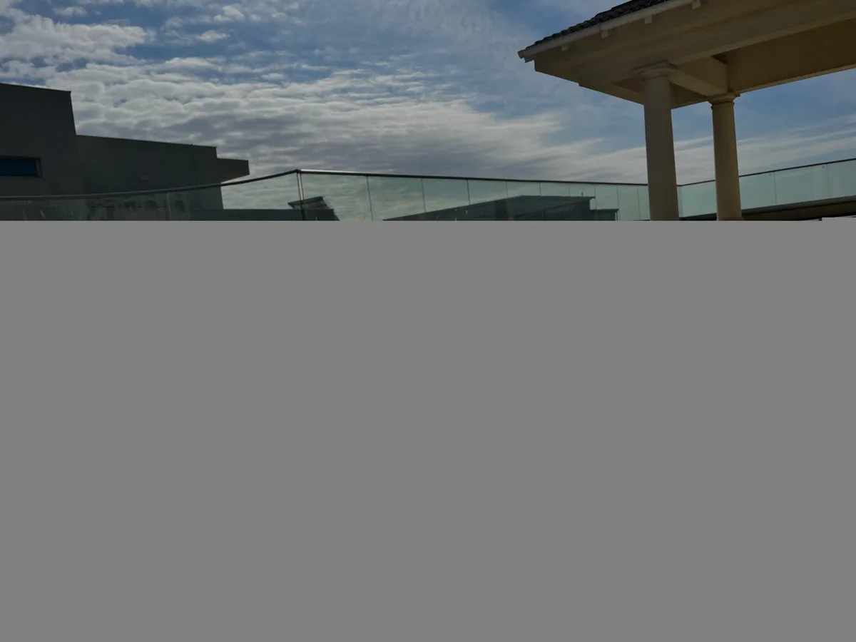 Terasă circulabilă finalizată de HBS, cu balustradă