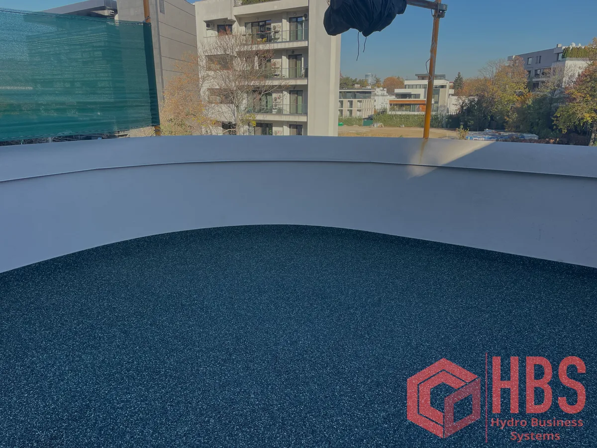 Bordură de piscină finisată cu sistem HBS