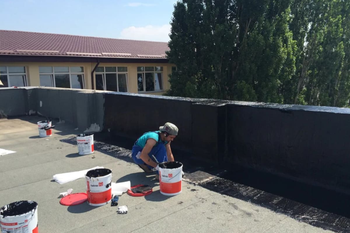 pecialist care reface hidroizolatia aticului