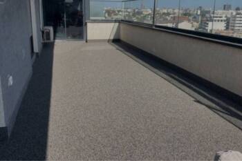 terasa hidroizolata cu covor de piatra naturala