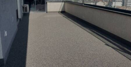 terasa hidroizolata cu covor de piatra naturala