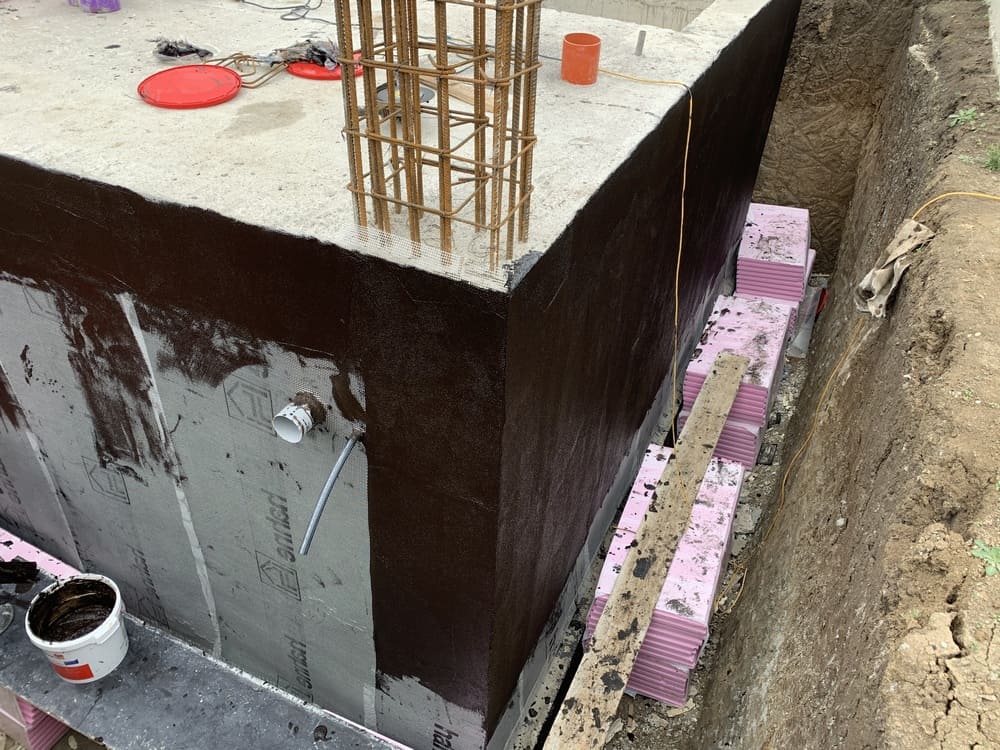 izolarea fundatiei unei constructii