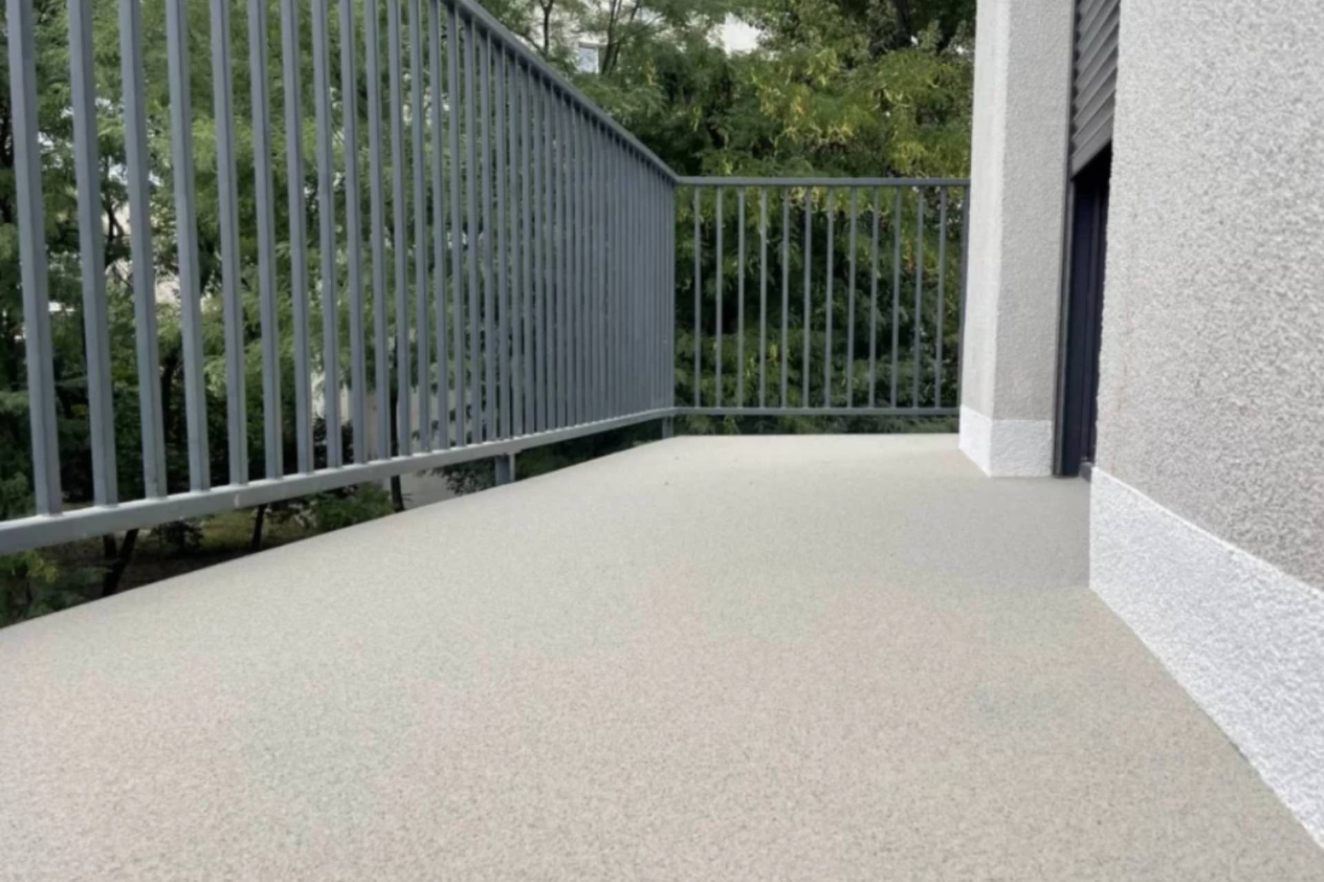 balcon deschis cu hidroizolatie aplicata